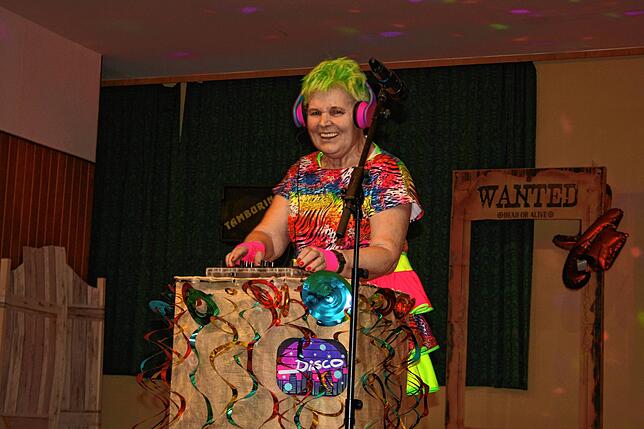 Bild 8: Gasthaus in Aftholderberg im Zeichen der Cowgirls – Schunkeln und Mitsingen beim Weiberball!