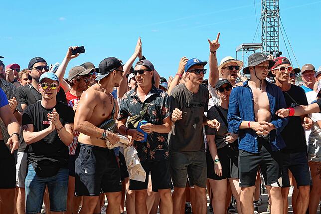 Bild 15: Moshpit und Feierlaune vor den Bühnen: Das sind die besten Southside-Bilder aus den ersten Reihen