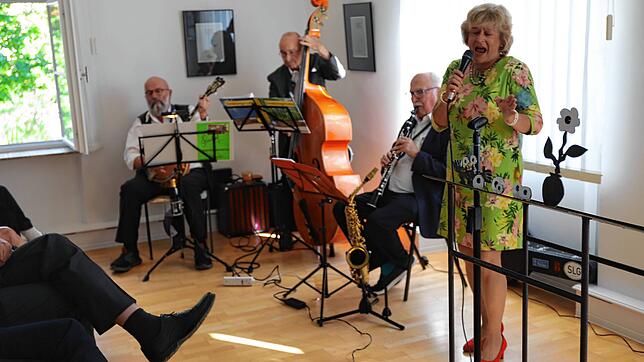 Die Dreikönigsmusig mit Miss B. sorgte mit klassischem Jazz und Evergreens für die musikalischen Farbtupfer bei der Feier der VHS.