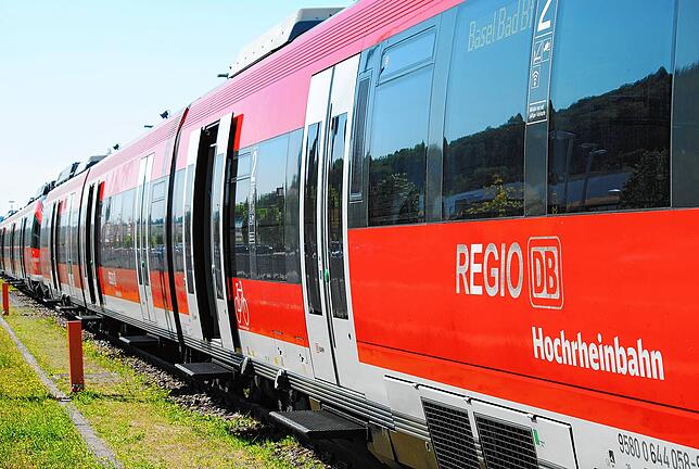 Voraussichtlich bis Ende 2027 soll die Elektrifizierung der Hochrheinbahn abgeschlossen sein.