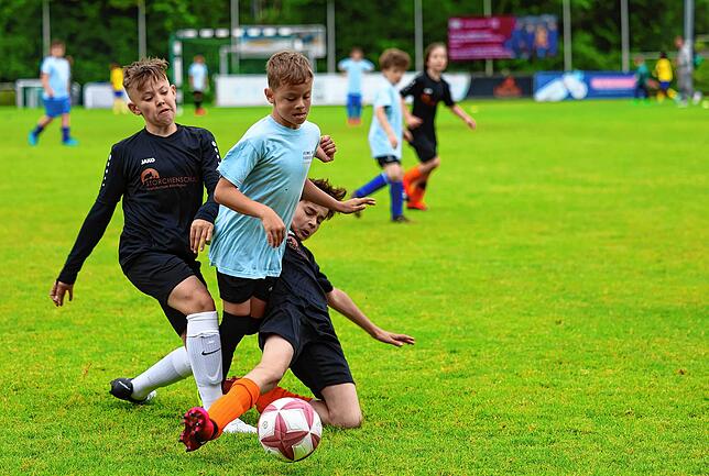 Bild 30: Beim großen Fußballturnier der Radolfzeller Grundschüler zeigen die Nachwuchskicker ihr Talent