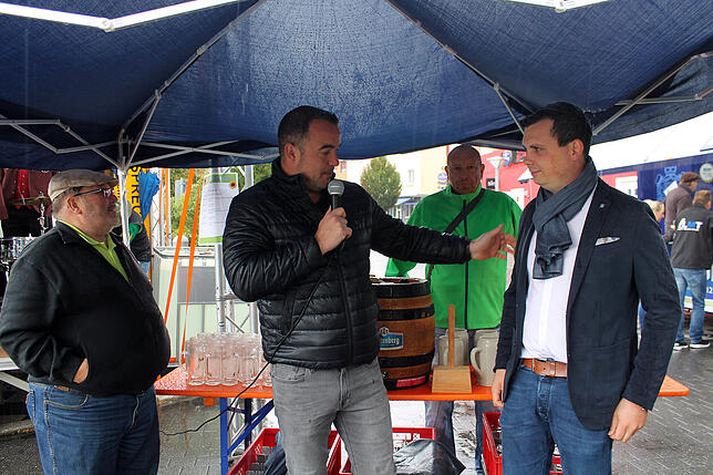 Bild 26: Beim Blumberger Straßenfest war die Stimmung trotz des Regenwetters gut