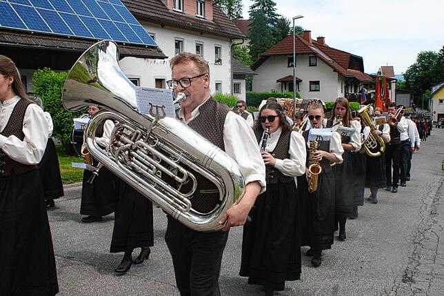 Bild 39: Gute Laune beim Bezirksmusikfest in Lausheim