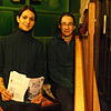 Autorin Sandhya Hasswani und Harfenistin Isabelle Pampuch führten die Tradition der Stubenmusiken am Klausenhof fort. Bild: KARIN ...