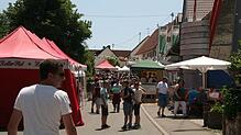Spiel und Spaß – die Vilsinger Dorfgemeinschaft verwandelt das Festgebiet während des Dorf- und Backhausfestes in eine interessante ...