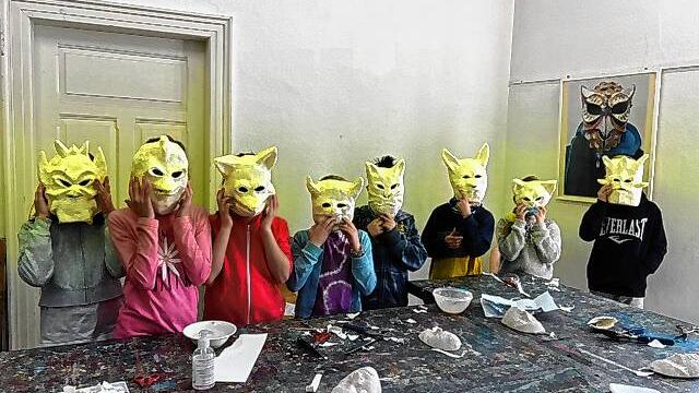 Die Masken sind fertig modelliert, nur die Farbe fehlt noch.