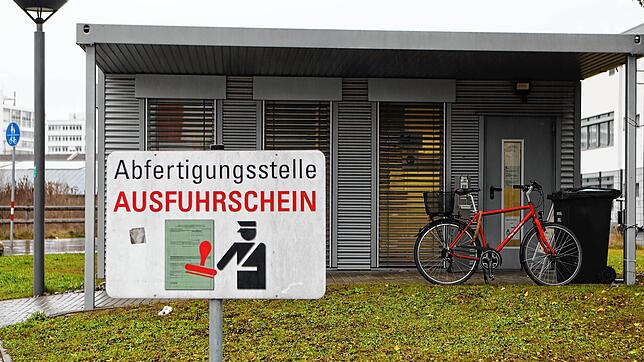 (Archivbild) Die Abfertigungsstelle für Ausfuhrscheine in Konstanz wurde im Januar 2018 eröffnet. Ende des Jahres 2023 wird sie geschlossen.