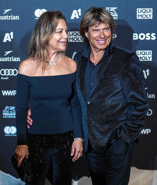 Hansi Hinterseer und seine Frau Romana 2024 in Kitzbühel.