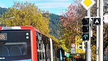 Das weiße A neben der regulären Ampel hier an der Ecke Untere Flüh &ndash; Friedrichstraße in Bad Säckingen an der B34.