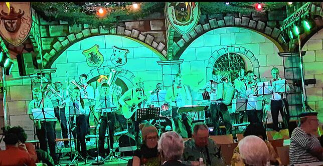 Bild 20: Beste Stimmung beim bunten Abend in Weilheim