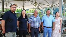 Beim Rundgang über den Eichrüttehof (von links): Betriebschef Markus Gerspacher, Andrea Eckert, Thomas Gerspacher, Alexander Wegerhof ...