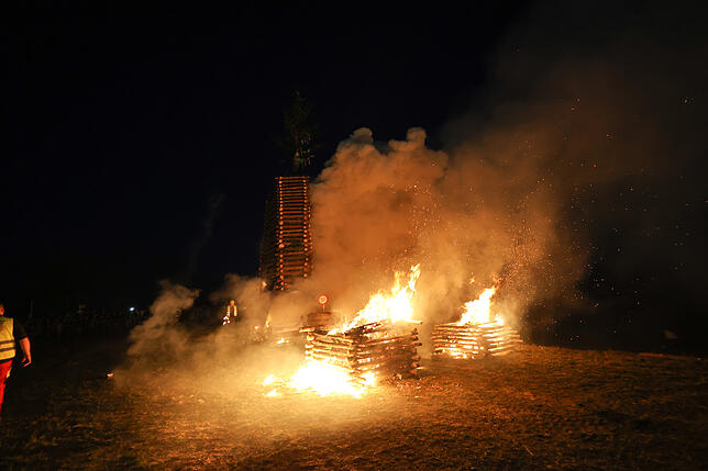 Bild 27: Litzelstetten 2025: Diese Funkenfeuer-Bilder fangen die Tradition perfekt ein!