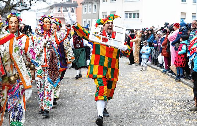 Bild 2: Bunter Umzug zum Donaueschinger Hexenjubiläum