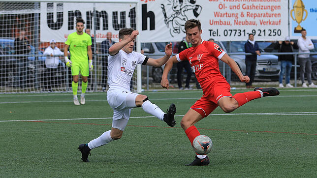 In der Neuauflage des Pokalfinales tritt der 1. FC Rielasingen-Arlen (rechts Neuzugang Stephan Ohnmacht) am Mittwoch beim SV Oberachern an.