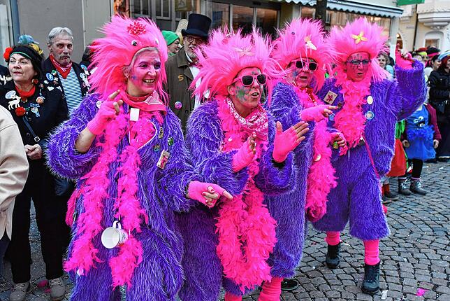 Bild 17: Fasnetmontag in Villingen: Bilder vom blau-weißen  Glonkiumzug