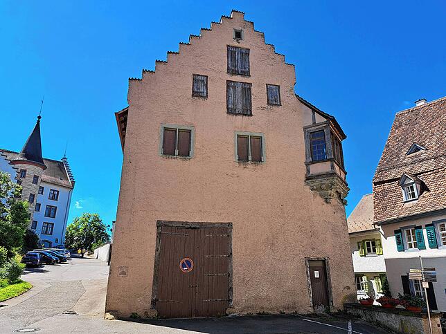 Das historische Kornhaus steckt noch im Dornröschenschlaf. Das soll sich aber bald ändern. Gerade wurde einer Teilsanierung des großen ...