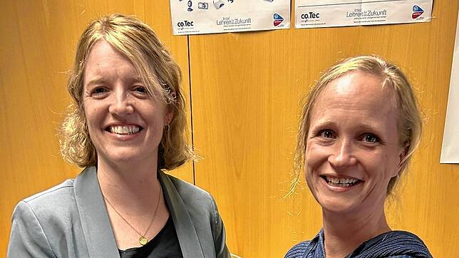 Vorsitzende Jasmin Stoll (links) mit der neuen Kassiererin Eva Sydlik. Bild: Jörg Oehler