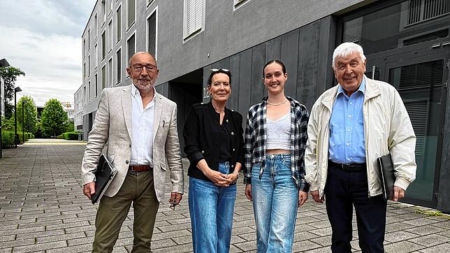 Wollen mehr  bezahlbaren Wohnraum (v. l.): Christian Müller, Béa Bieber, Alina Spuhler und Max Hänggi. Foto: Valentin Zumsteg