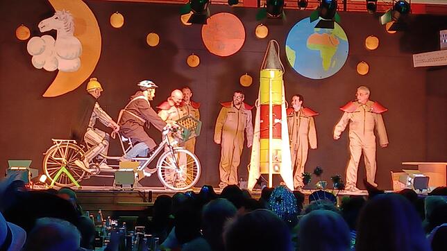 Beim bunten Abend der Schimmelreiter wurde es 2023 galaktisch. (Archivbild) 2024 hat sich die Zunft für ein ganz anderes Motto entschieden.