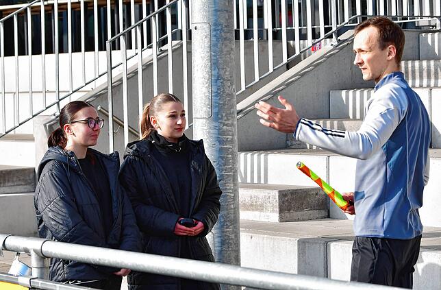 Bild 2: Wir haben Samira Imeri und Aila Ljaci vom FSV Rheinfelden  beim Schiedsrichter-Praktikum begleitet