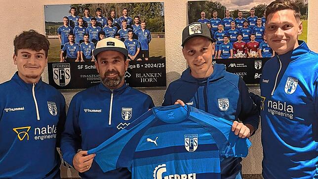 Personalie gelöst: Die Sportchefs Tim Merstetter (links) und Yannick Klucker (rechts) freuen sich über die Zusage von Sebastian Meier ...