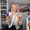 Die gebürtige Radolfzellerin und Parfum-Influencerin Angelina Patchouli in ihrem Parfum-Zimmer mit über 600 Düften.