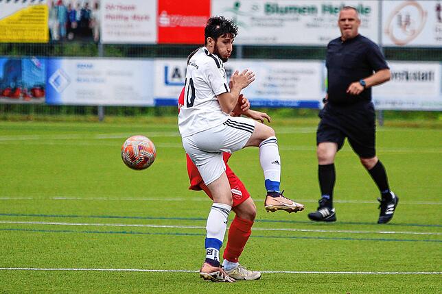 Bild 5: Dem SV 08 Laufenburg II gelingt der Ausgleich zum  3:3 beim FC Bergalingen – und wir haben Bilder!