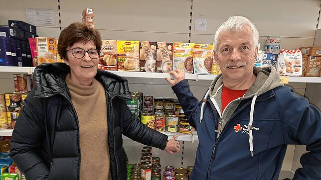 Ortrud Hausmanns und Andreas Kees setzen alle Hebel in Bewegung, damit die Bedürftigen im Tafelladen mit ausreichend Lebensmitteln ...