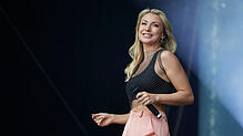 Anna-Carina Woitschack beim Schlager-Olymp im Strandbad Lübars im Jahr 2023.