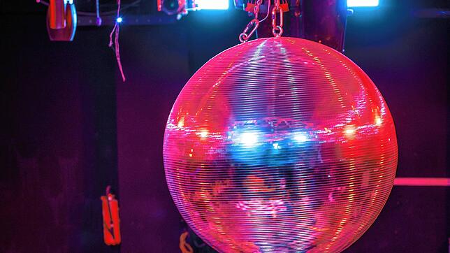 Nicht nur an der Party in Grenchen, Kanton Solothurn, war eine Superspreaderin unterwegs: Auch in anderen Clubs und Bars in der Schweiz ...