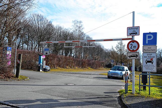 Über 100 Stellplätze stehen auf dem kostenpflichtigen Parkplatz Ost zur Verfügung.