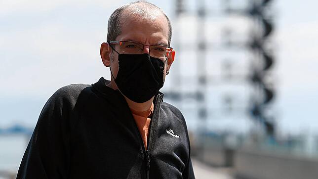 Holger Nagel trägt Masken aus Solidarität und für den gegenseitigen Schutz. Der Meersburger besucht Friedrichshafen für ...