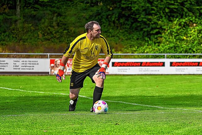 Reaktiviert: Der frühere Torwart Andreas Selb stellte sich beim 1:4 des FC Schlüchttal in Murg zwischen die Pfosten, da Stamm-Torhüter ...