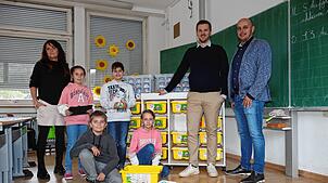 Der Unterricht mit dem Robotik-Set läuft an der Grundschule Immendingen bereits (v.l.): Kommissarische Schulleiterin Anna Güttner, ...