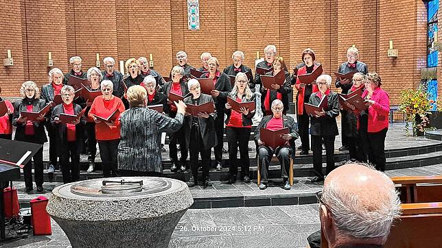Der Gesangverein Erzingen (Bild) gibt mit dem Männerchor Rechberg ein beeindruckendes Konzert in der Katholischen Kirche St. Georg. ...