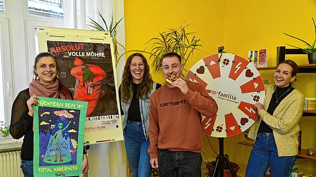Sie freuen sich darauf, am schmotzigen Donnerstag mit jungen Menschen zu Themen wie Alkoholkonsum, Liebe und Sexualität ins Gespräch zu ...