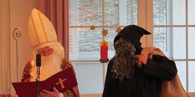 So sehen Nikolaus und Knecht Ruprecht aus, wenn sie von der Kolpingfamilie Tiengen unterwegs sind.