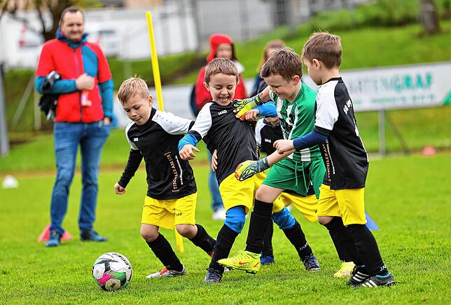 Bild 5: Wenn die jüngsten Kicker mit Begeisterung dabei sind: Die besten Bilder vom Turnier in Radolfzell!