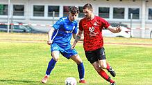 Eine Szene aus der Bezirksliga-Aufstiegsrunde vor einem Jahr: Da scheiterte Fabian Pompa (rechts) mit den Villingern an Luis Maglov und ...