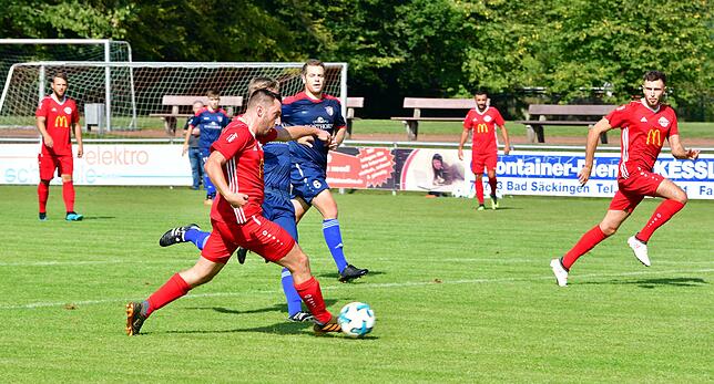 Bild 3: FC Schlüchttal siegt mit 4:2 beim FC Wallbach &ndash; und wir haben Bilder!