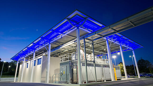 Das fünf Millionen Euro teure Test- und Demonstrationszentrum &bdquo;Microgrid Validation Center&ldquo; auf dem MTU-Gelände in ...