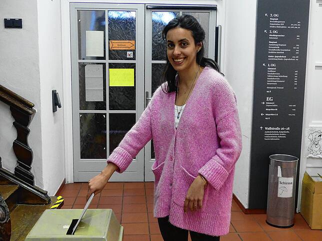 Auch Wahlhelferin Beatriz Maier Povedano hatte am Sonntag im Rathaus in Waldshut gewählt.
