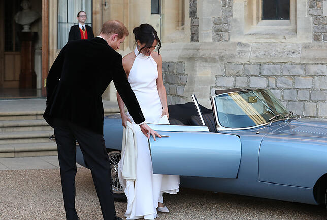 Der britische Prinz Harry und seine Frau Meghan verlassen das Windsor Castle um zum Hochzeitsfest im Frogmore House am Abend zu fahren.
