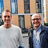 Amtsleiter Frank Schädler (rechts) und Patrick Glatt vom Amt für Bildung und Sport arbeiten mit Hochdruck an der prekären ...