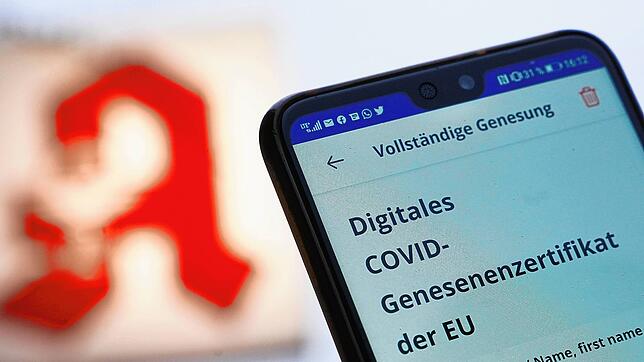 Ein digitales Genesenen-Zertifikat (Symbolbild): Eine Frau wurde vor dem Amtsgericht für schuldig befunden, eine gefälschtes Zertifikat ...
