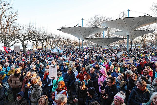 Bild 36: Demo vom Herosé-Park bis zum Stadtgarten: Konstanz geht auf die Straße – wir haben die Bilder!