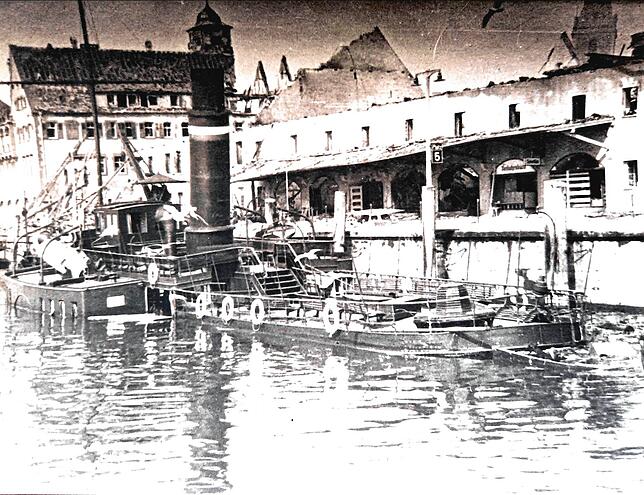 Zerstörung, wohin das Auge blickte &ndash; auch hier am Schiffsanleger in der Stadt.