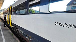 Der Bahnunfall in Dogern am 3. September hatte Zugausfälle und Wartezeiten auf der Hochrheinstrecke zur Folge. Zwischen Waldshut ...