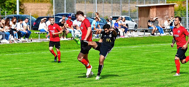 Bild 34: FC Hochrhein besiegt den FC Wallbach deutlich mit 4:0 &ndash; und wir haben die Bilder!