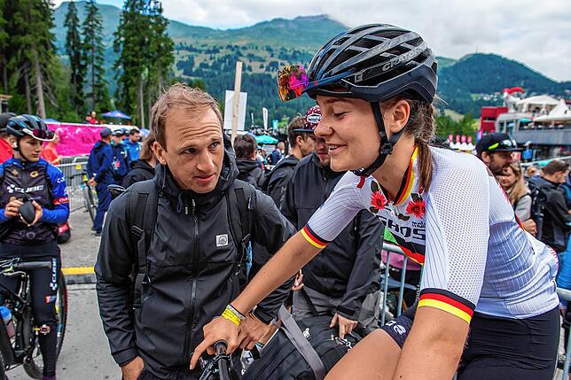 Locker am Start: Die Nollinger Bikerin Finja Lipp (19) vom Ghost Factory Racing Team hatte schon vor dem Weltcuprennen in Lenzerheide ...